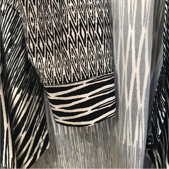 HG Twenty Six Open Front Top - Picture 4 of 7